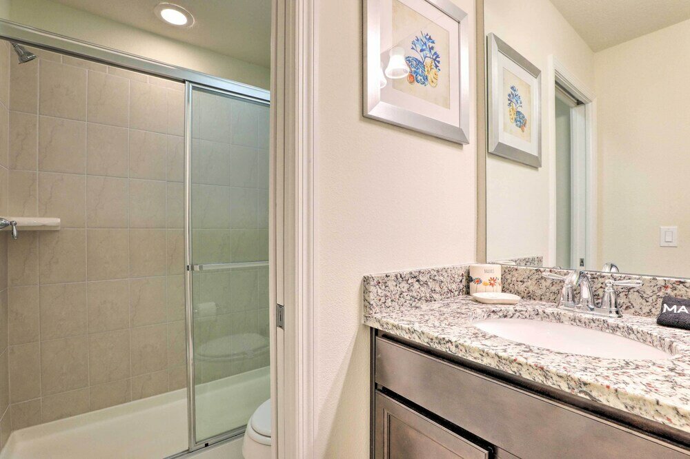 Фото Upscale Kissimmee Retreat