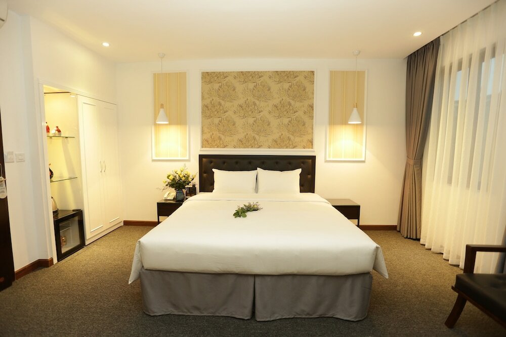 Фото Adeline Hotel