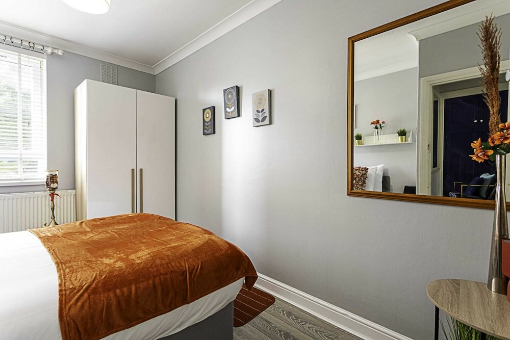 Фото Chic High Spec Apartment Near Central London