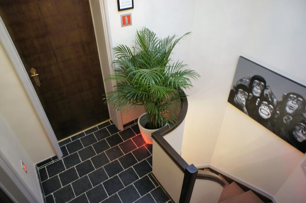 Фото J and R Brussels City Apartment