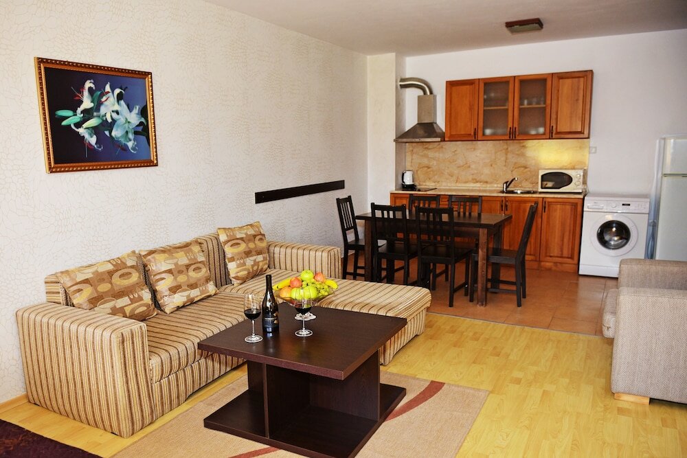 Фото Forest Nook Aparthotel