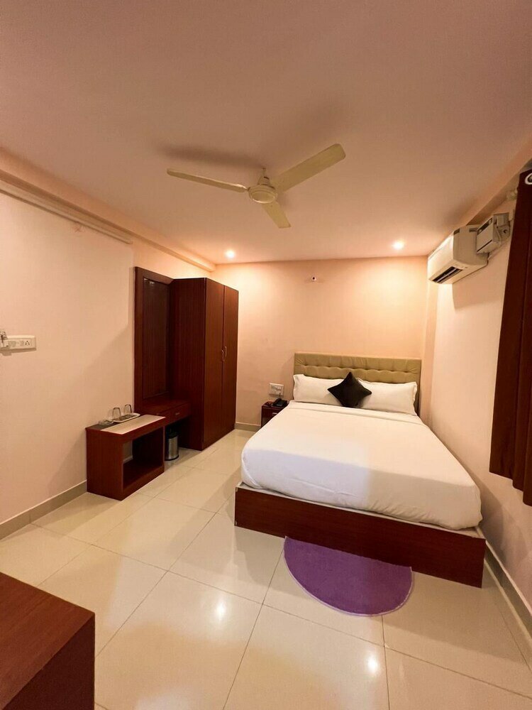 Фото Hotel InTourist by Agira Hotel