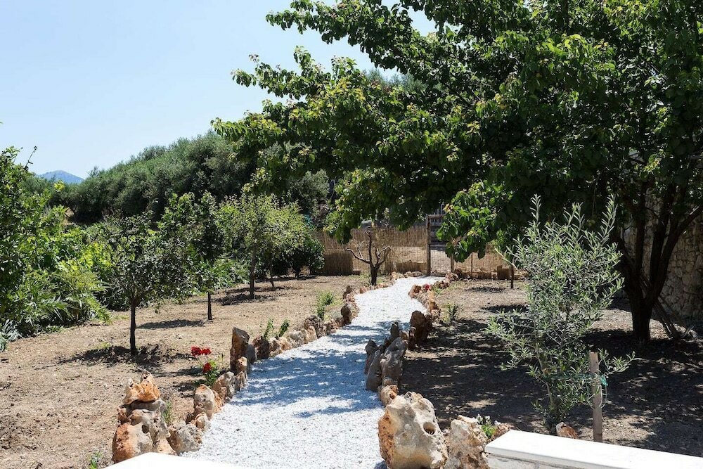 Фото Peacefull Stone-Built Villa