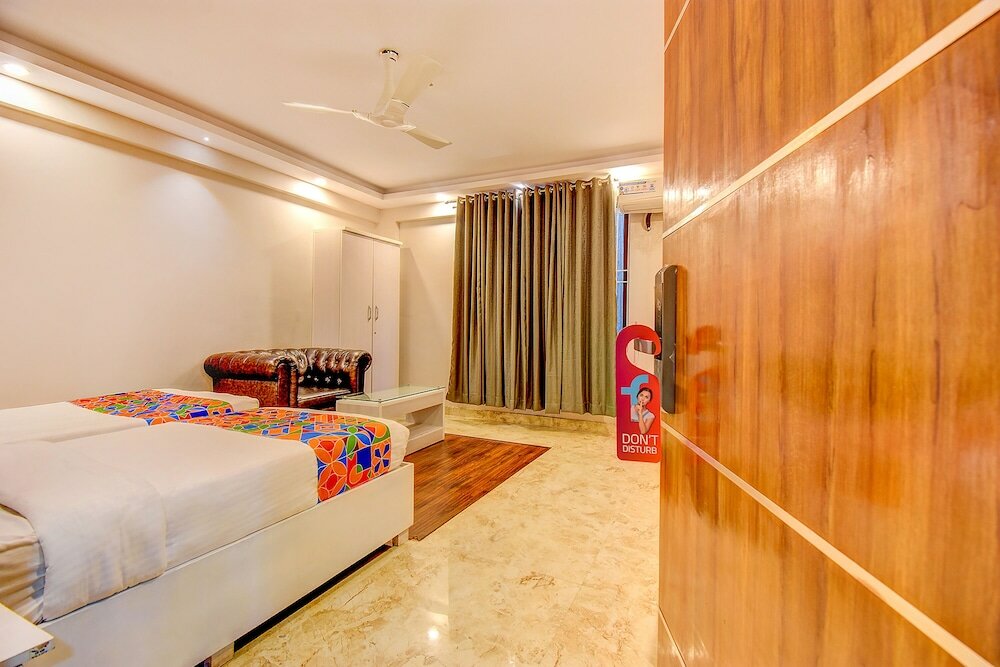 Фото Fabhotel Srk Platinum Inn