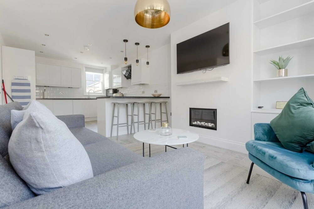 Фото Stunning 3 Bedroom 2 Bath in Fantastic Location