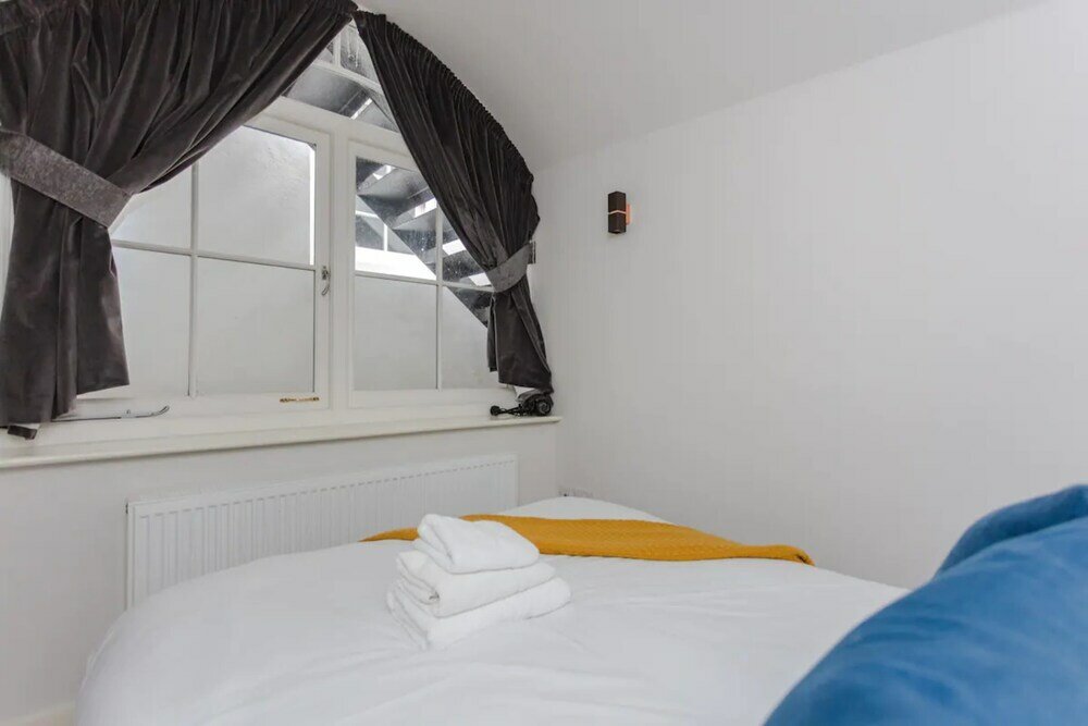 Фото Spacious and Modern Apartment in Pimlico