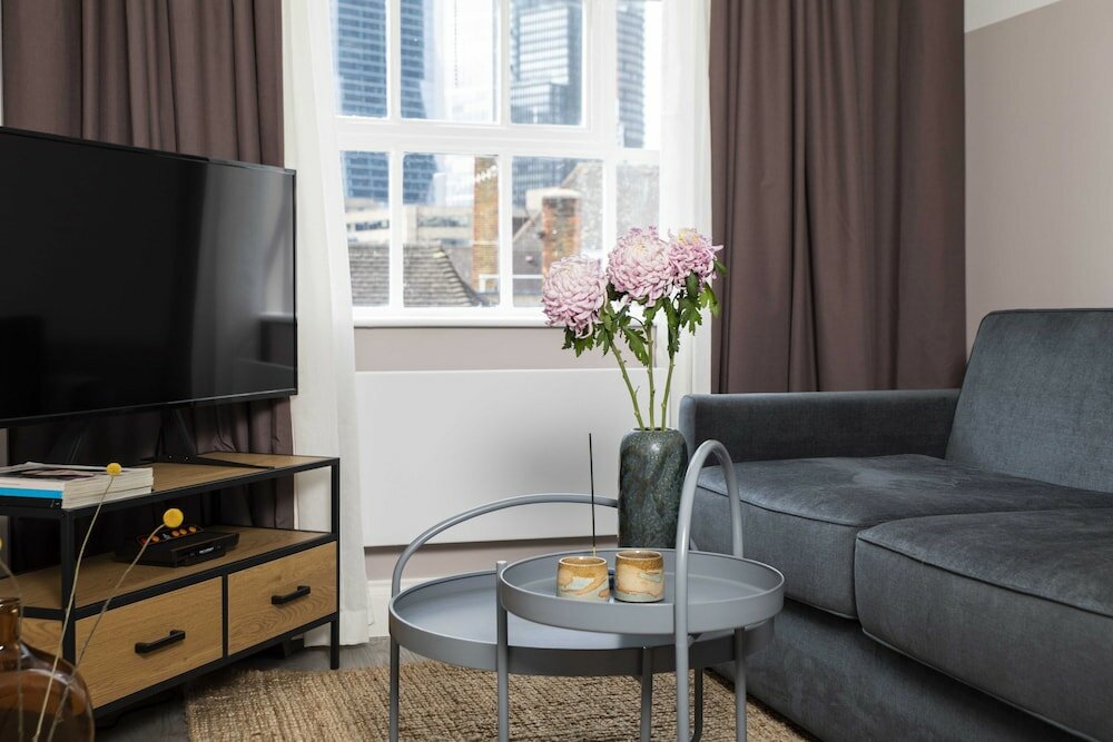 Фото Bob W Commercial House