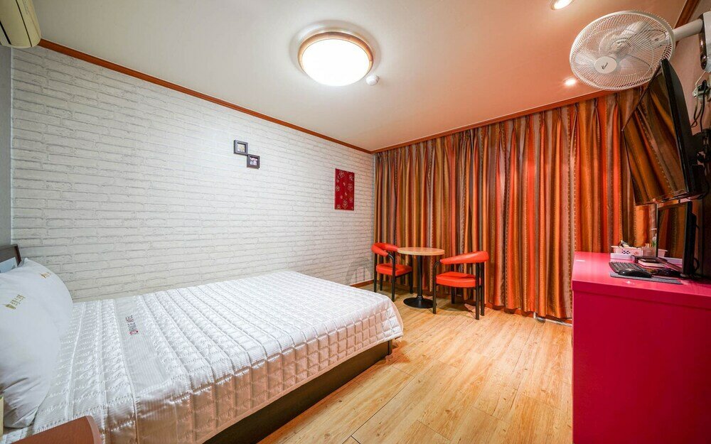 Фото Busan Jaesong-dong Romance