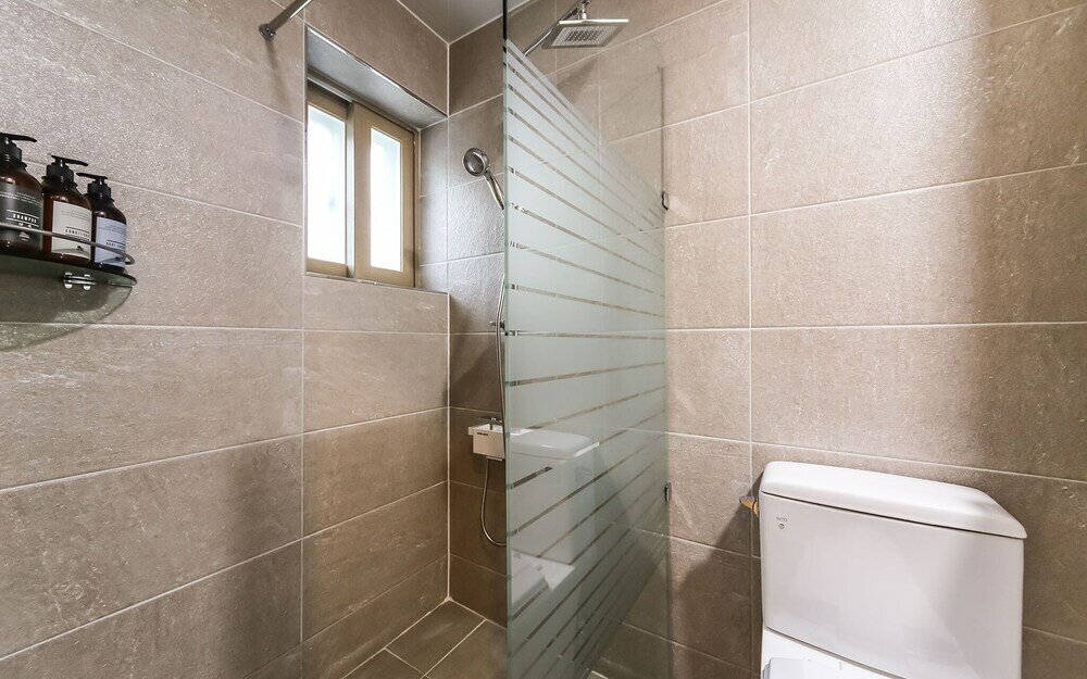 Фото Geojedo Jangseungpo Hotel Carara