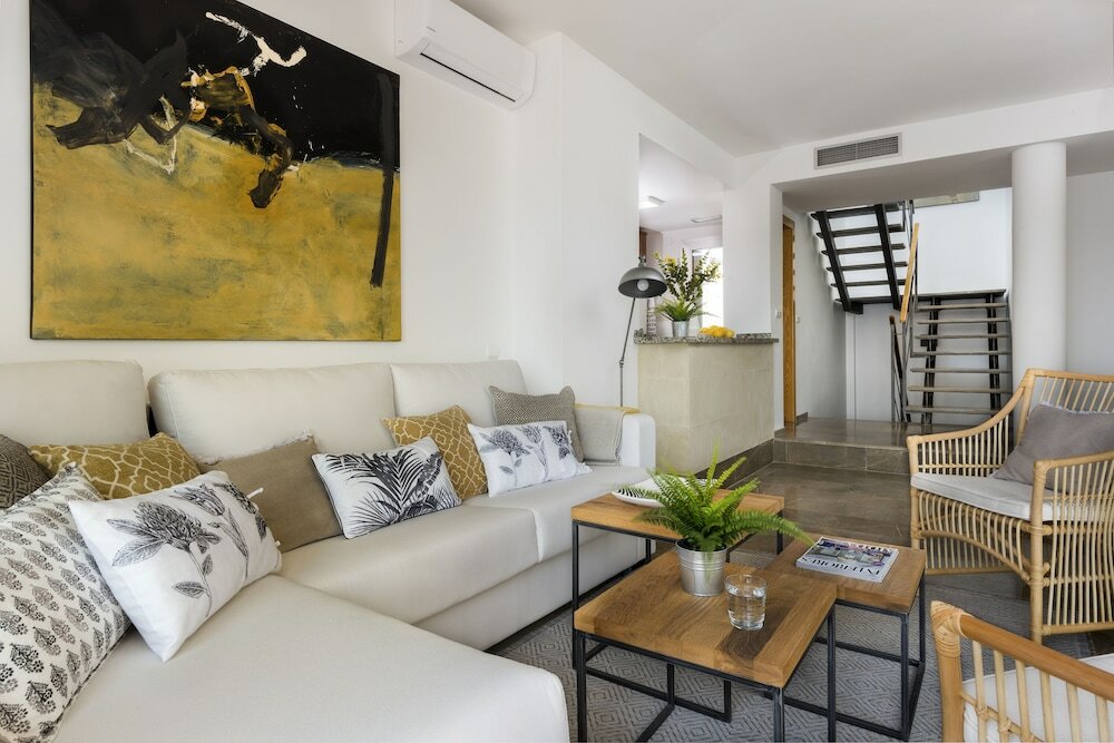 Фото Beautiful 2 Bd House With Terrace & Views to the Beach Pedregalejo