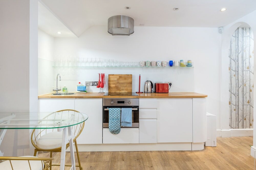 Фото Altido Colorful Apt W/Garden, In Shepherds Bush