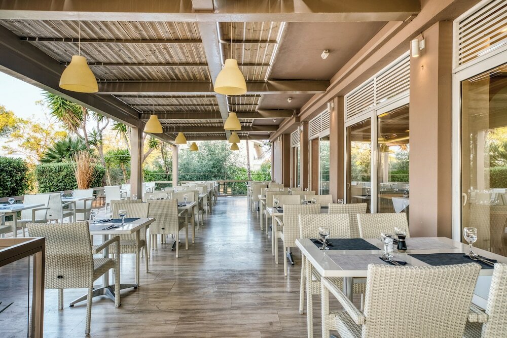 Фото Black and White Boho Resort