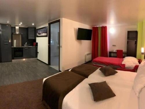 Гостиница Enzo Hotel Brétigny в Сенте-Женевьев-де-Буа