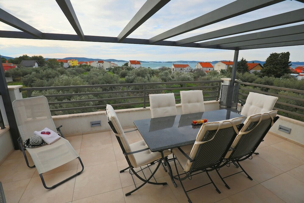 Фото Villa Olive Garden Apartments