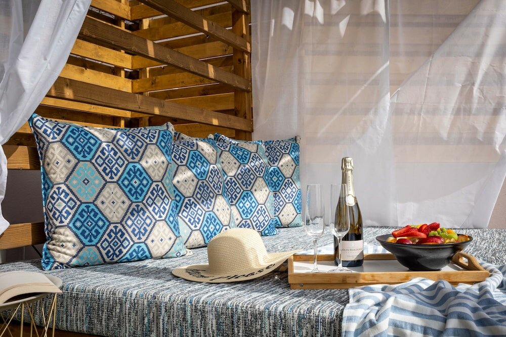 Фото Avaton Suites & Villa Philian Collection