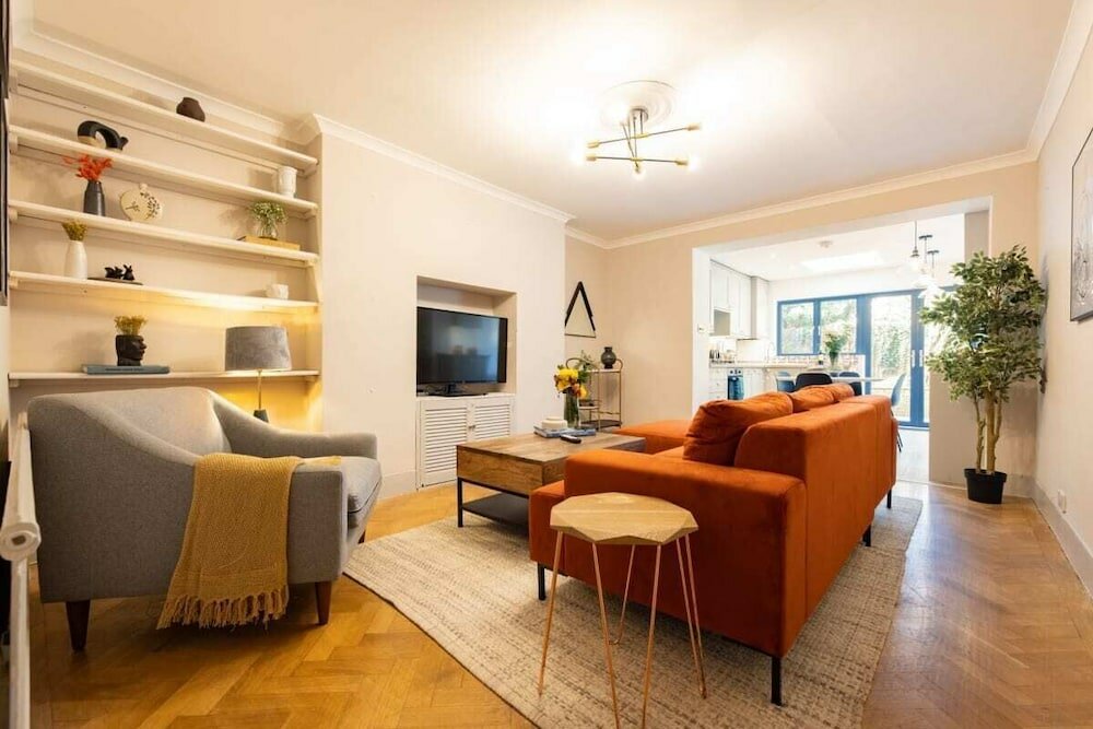 Фото The Richmond Upon Thames Escape - Modern & Bright 2bdr Flat With Parking