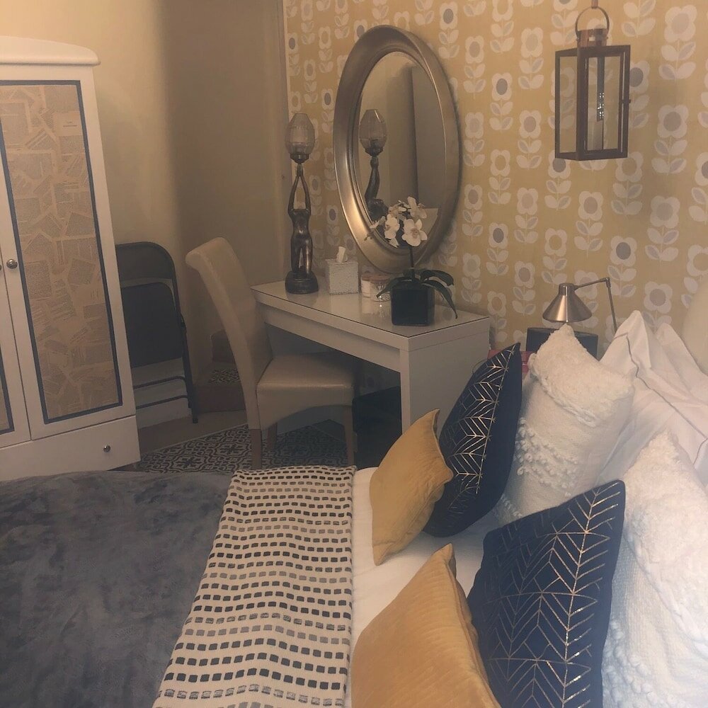 Фото Charing Cross Rooms - B&b