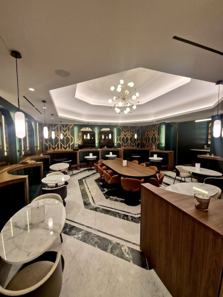 Фото Artemisia Montmartre