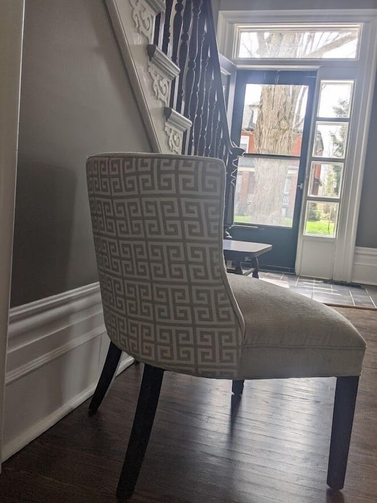 Фото Stratford Suites - 66 Daly Ave