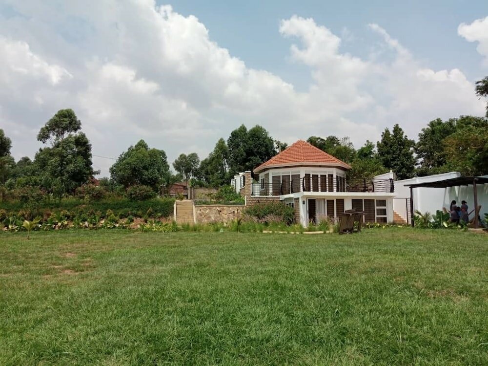 Фото Kaazi LakeFront Villas