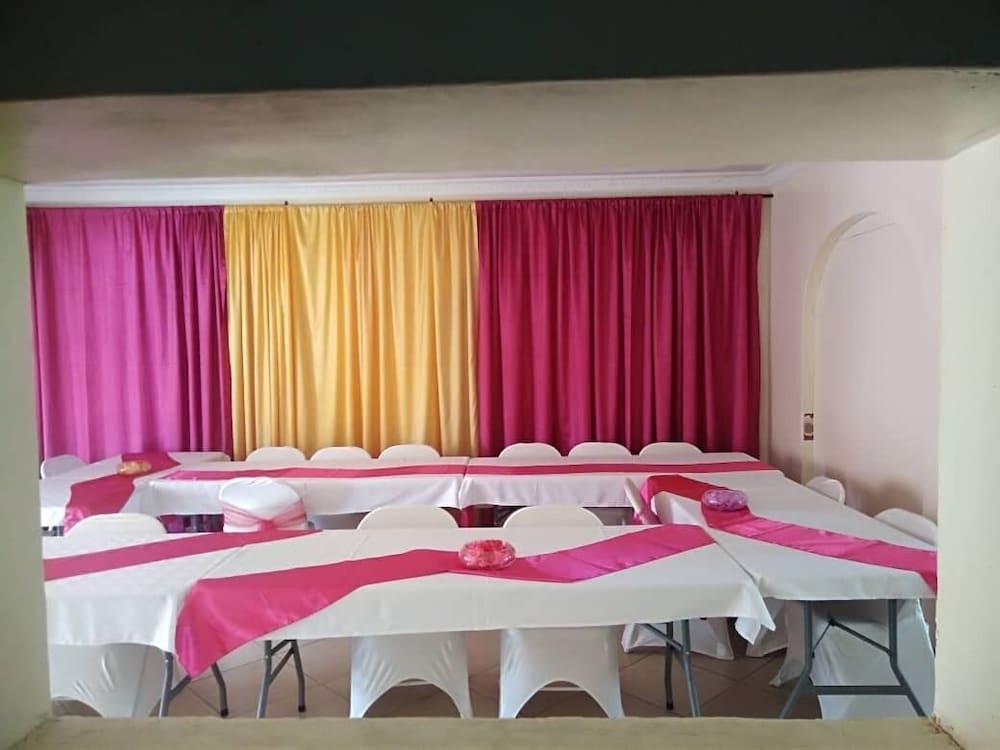 Фото Crown Inn Guest House