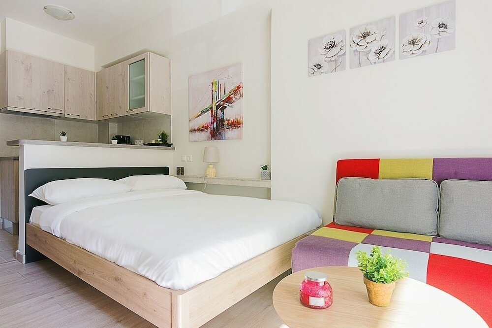 Фото Modern Athens Studio by Cloudkeys