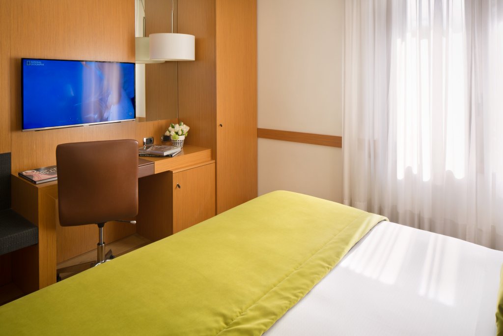 Фото Starhotels Tourist