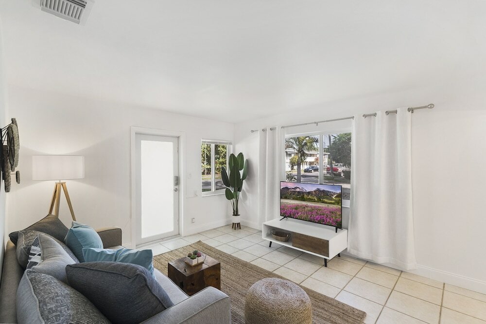 Фото Alani Bay Premium Condos