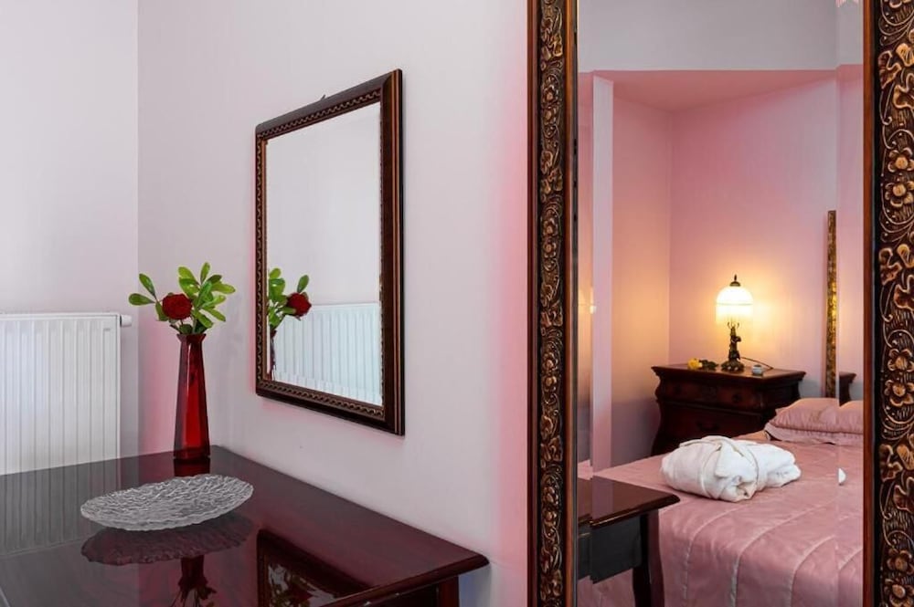 Фото Rafkos Hill Mansion