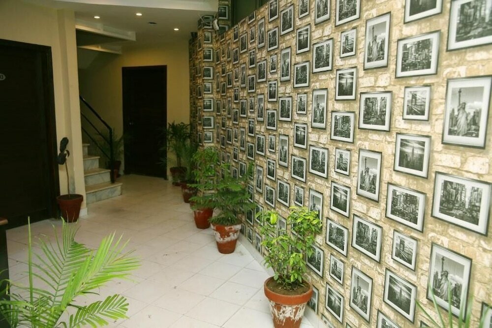 Фото Premier Inn Gulberg Lahore