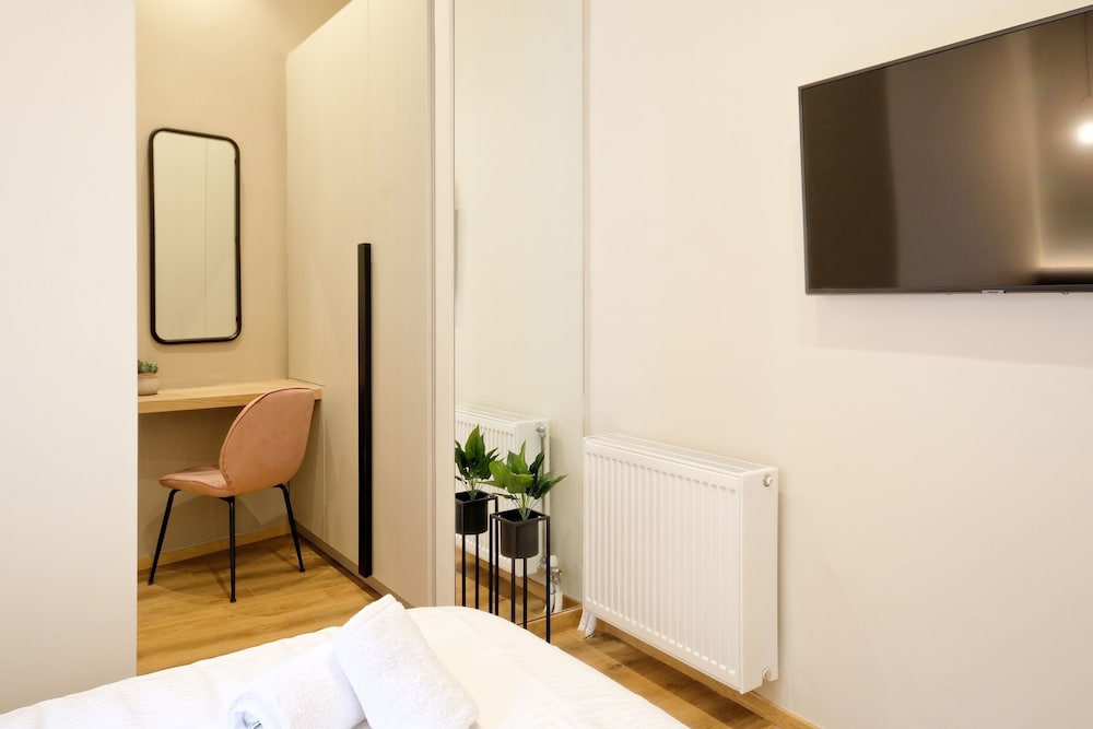 Фото The Flirty Athens