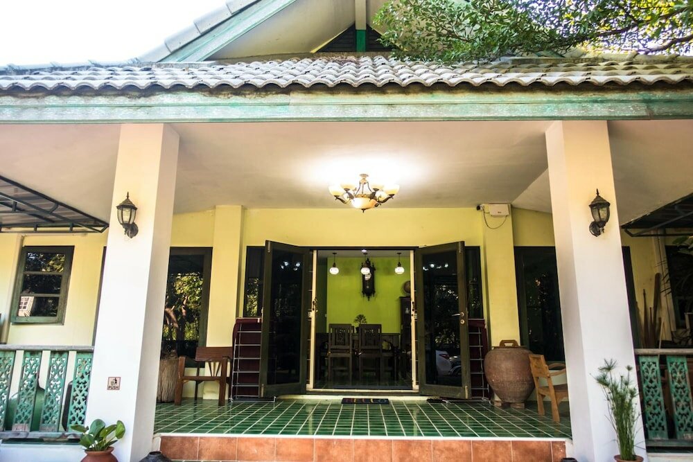 Фото Plus Hostel Ayutthaya