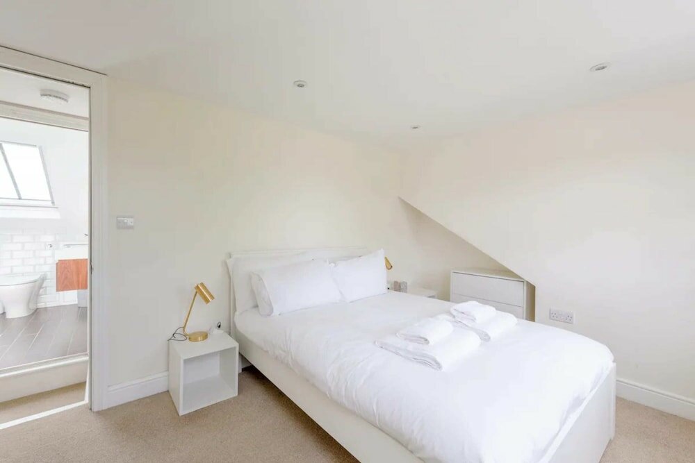 Фото Inviting 4bd House - Greenwich