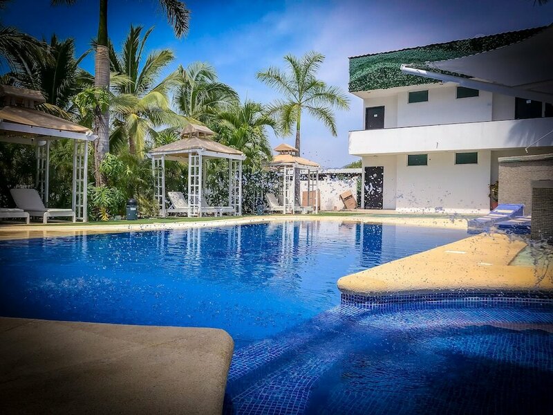 Гостиница Sara Suites Ixtapa