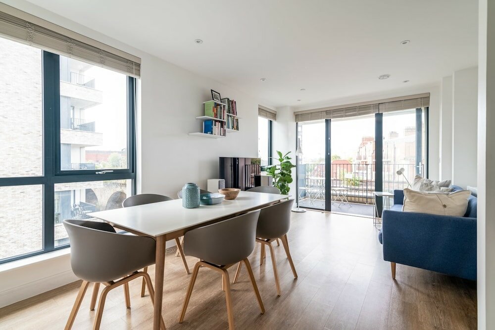 Фото Modern Brixton Jewel Apartment