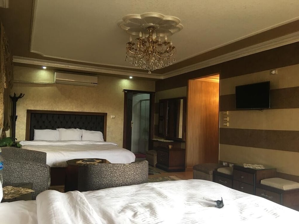 Фото Penthouse Apartment Pyramids view