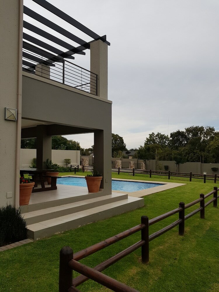 Фото Nova Luxury Suites Saratoga 112