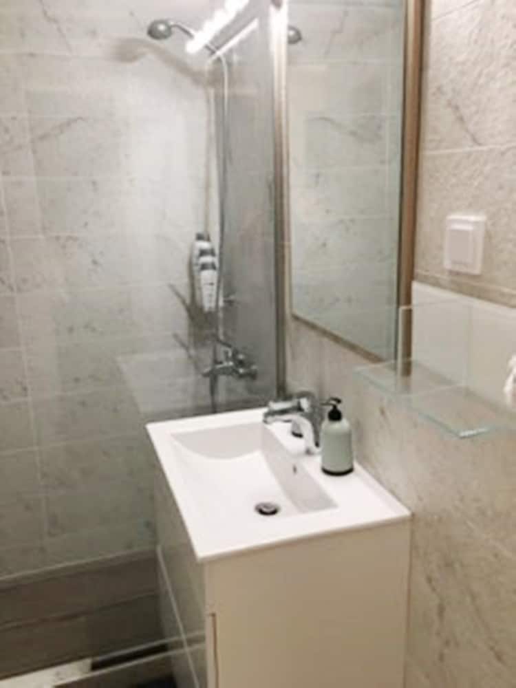 Фото A Stroll to the Acropolis Athenian Homes