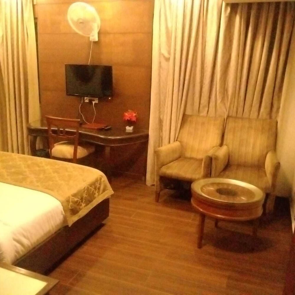 Фото Hotel Wti Airport