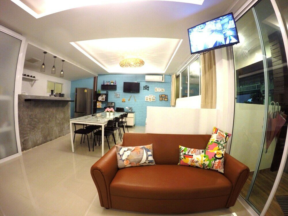 Фото At We Patong Guest House