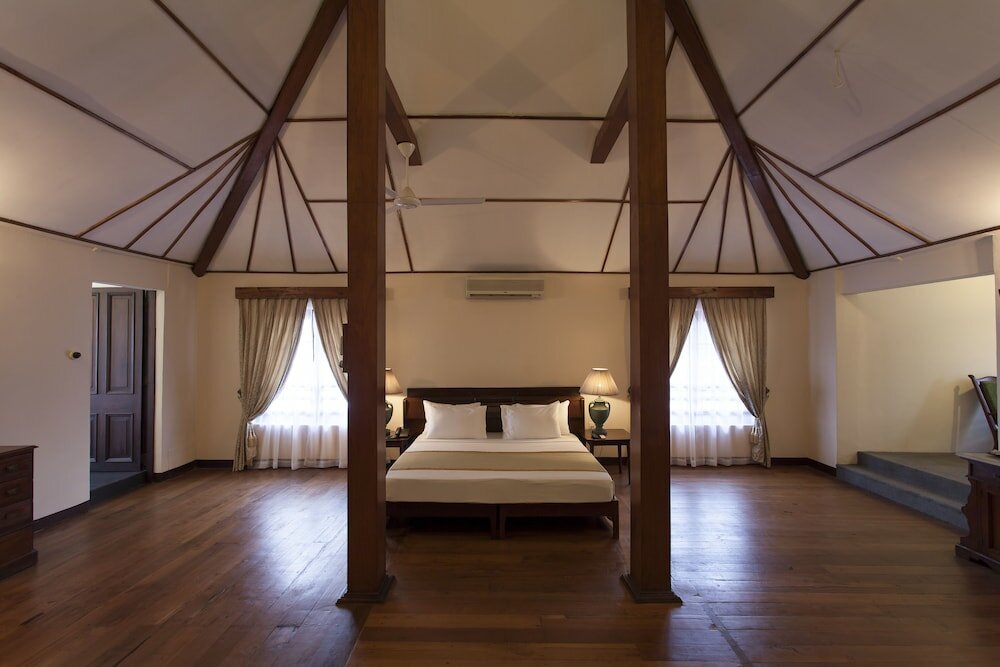 Фото Queen's Hotel