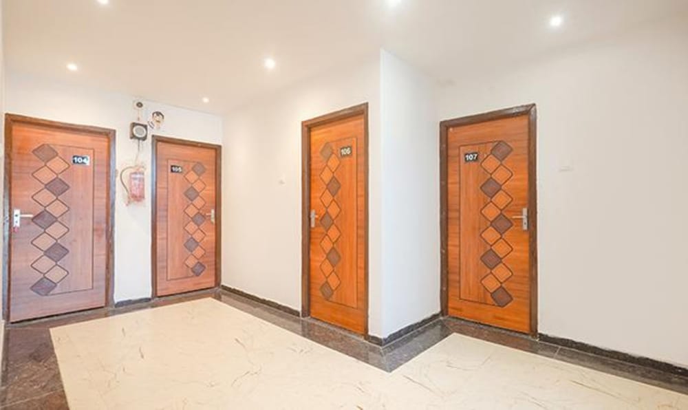 Фото Fabhotel Midnight Inn