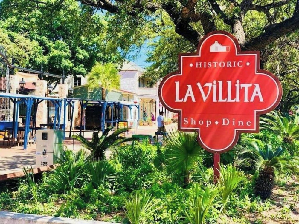 Фото Stunning 3 Br Home Near Dt Alamodome - Riverwalk