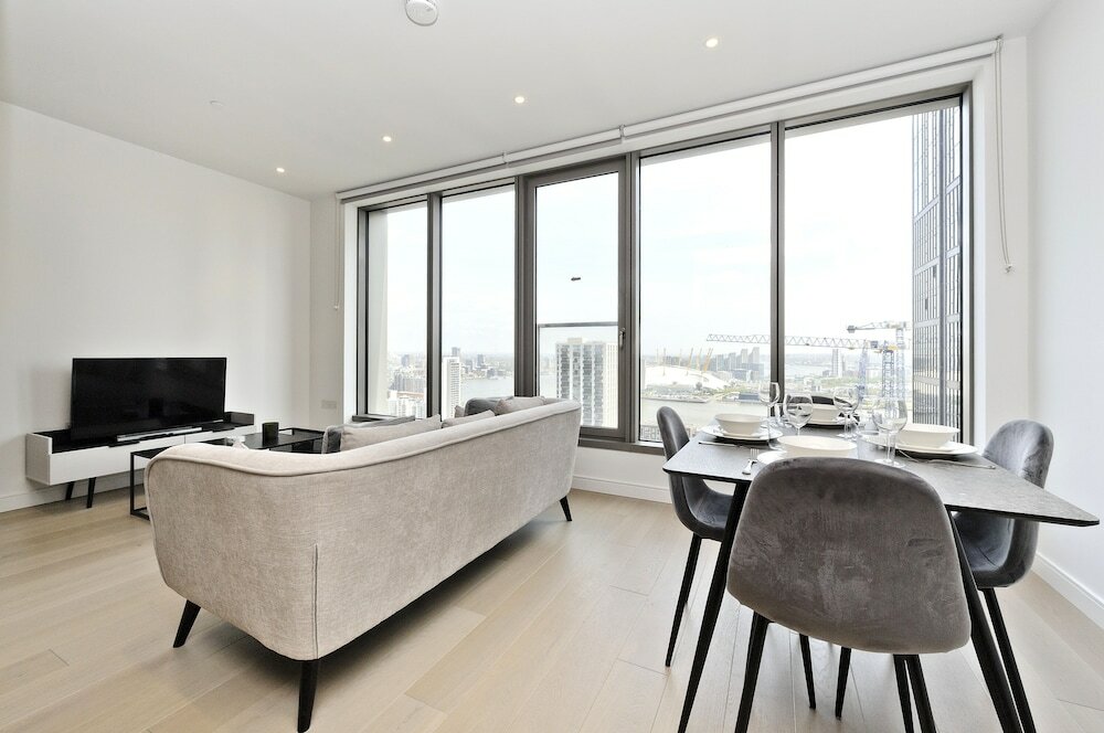 Фото Luxury Waterfront Studio in Canary Wharf by Underthedoormat