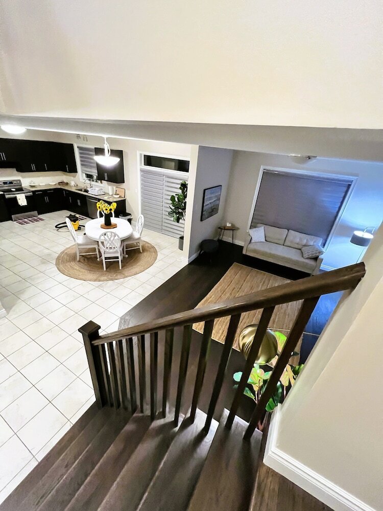 Фото Spacious Private Comfortable Home