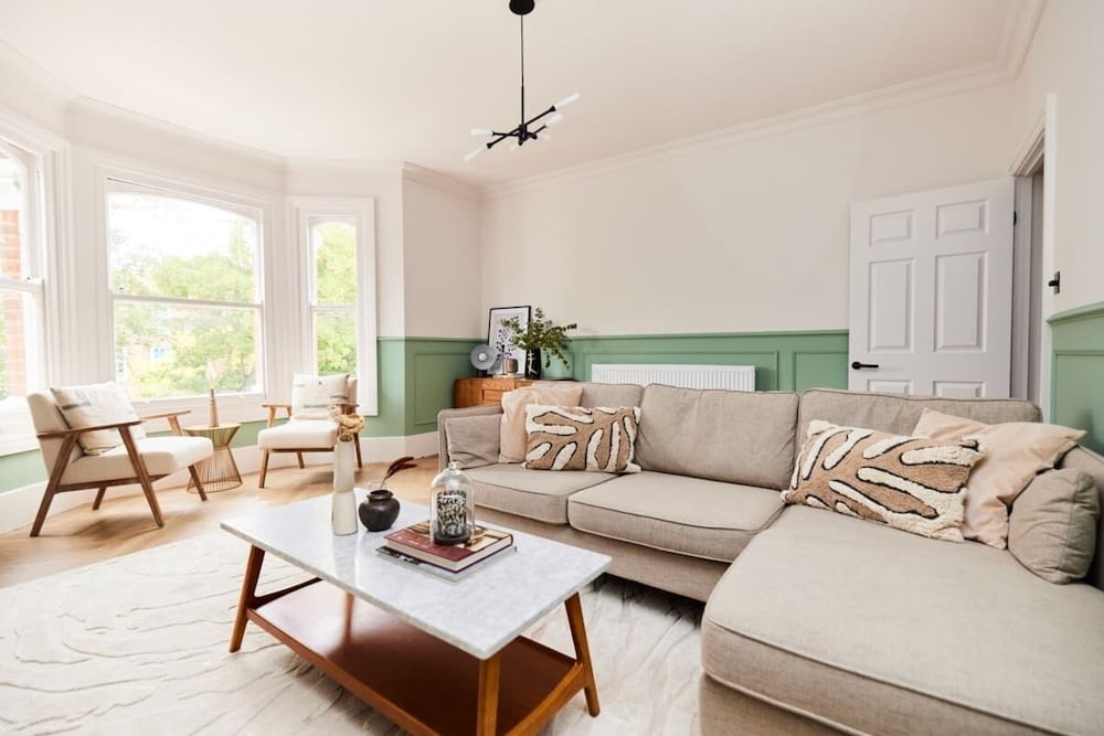 Фото The Elmfield Road Wonder - Dazzling 2bdr Flat