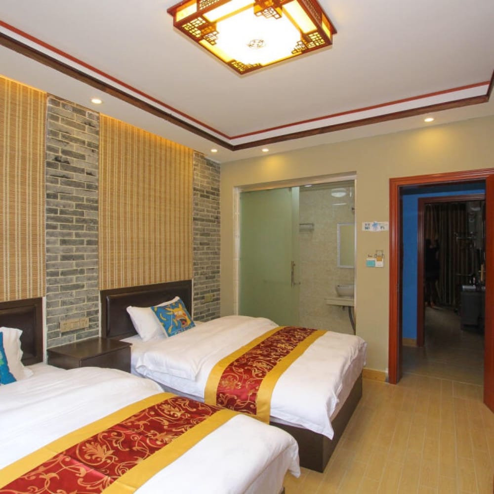 Фото Fenghuang Nanmu Inn No. 1