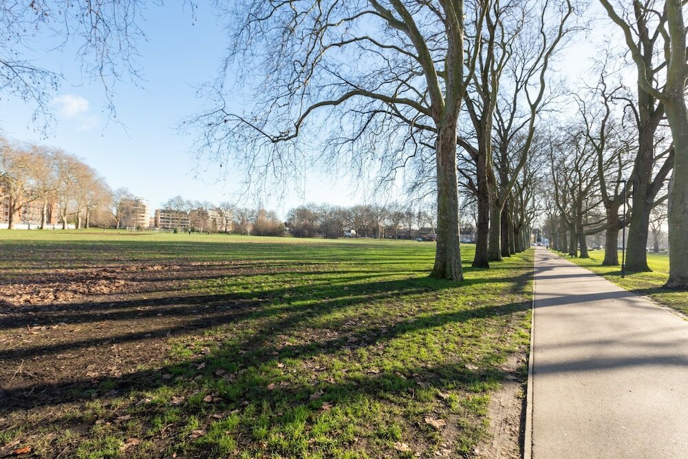 Фото Serene and Spacious 1 Bedroom Garden Flat in Clapton