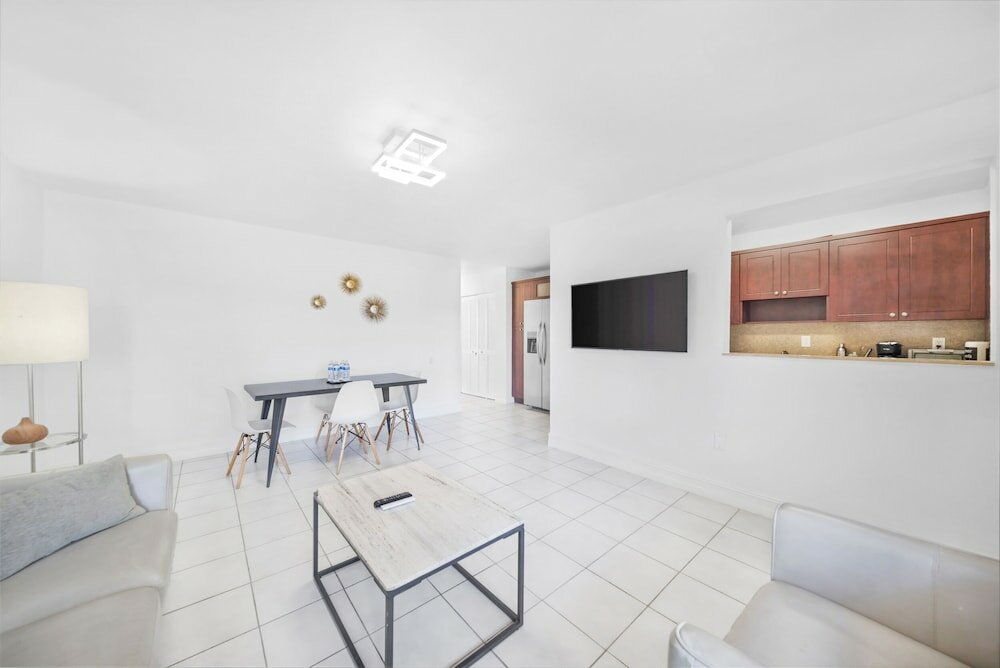 Фото Waterfront One-Bedroom Apt