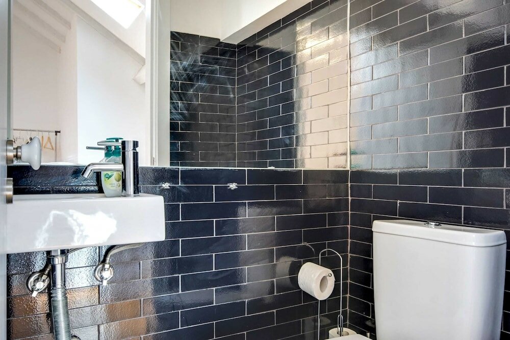 Фото Bright Maida Vale Apartment